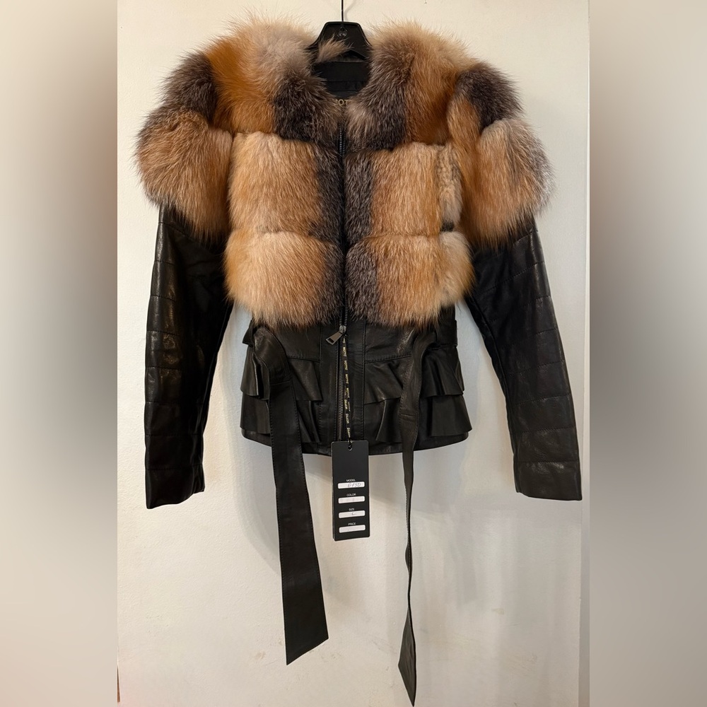 Motto Design By Oruc Women's Black Leather Jacket with Natural Fur Collar - Picture 5 of 11